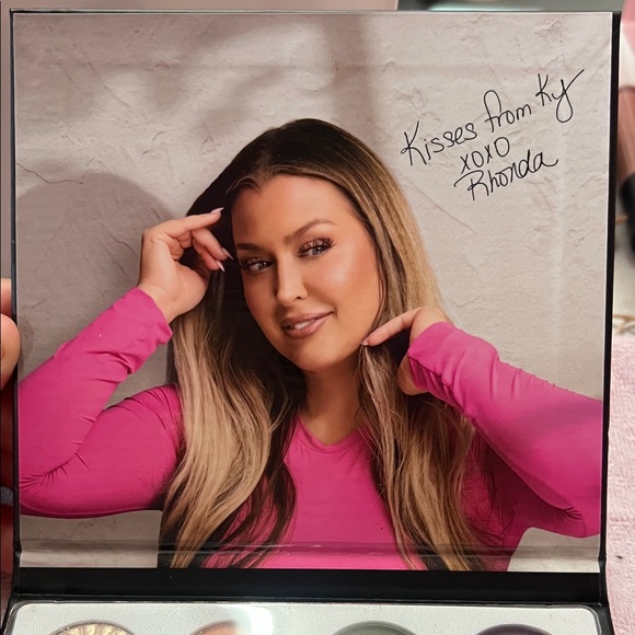 OFRA Mini Mix Palette - Unconditional in Black - Picture 2 of 4